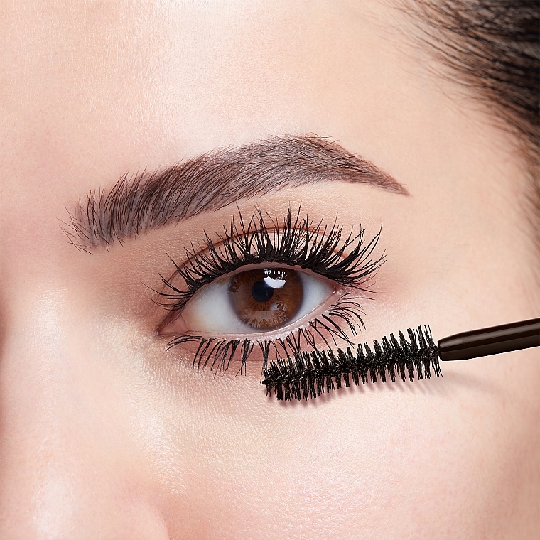 Realizza la tua unicità: immergiti in un mondo di splendore con il nostro mascara